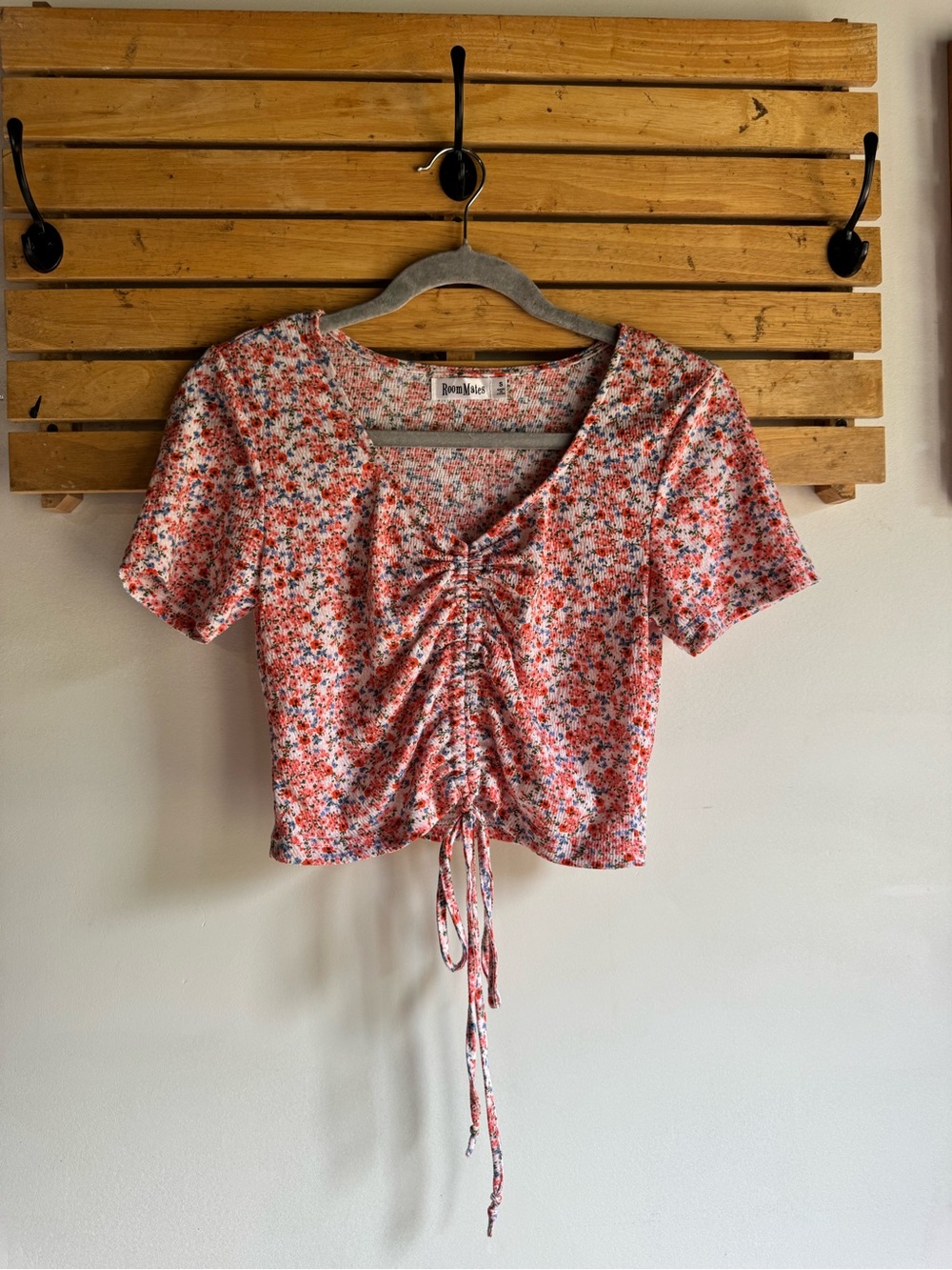 💗5 for $25💗 Roommates Coral Floral Drawstring Crop Top